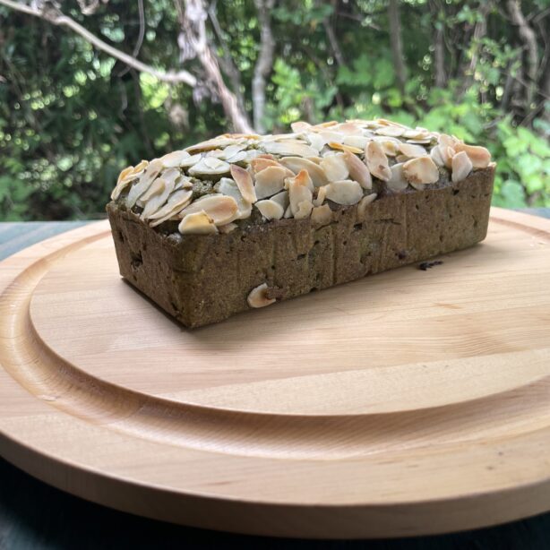 VEGAN CAKE*キャロットリーフとアプリコットのケーキ